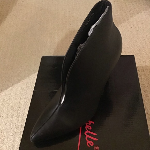 Sleek Cutout Black Ankle Boots NWT - Picture 3 of 6